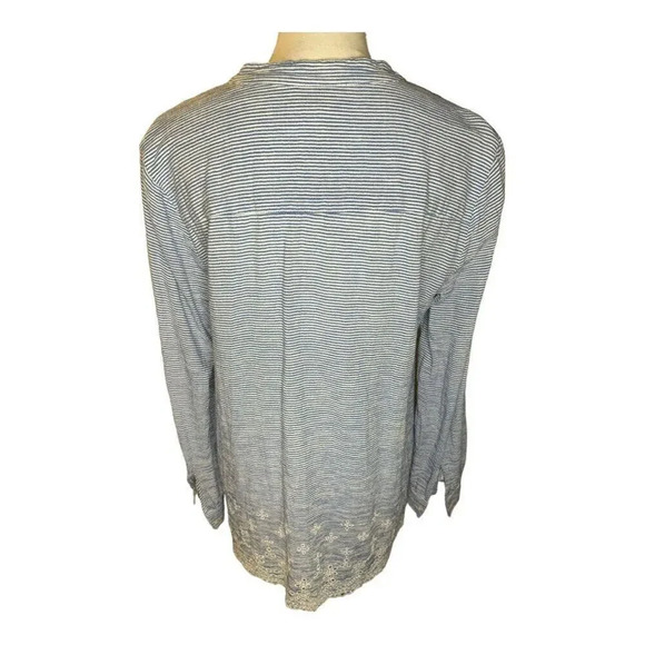 Style & Co Women’s Medium Blue & White Eyelet Hem Smocked Tunic - Picture 3 of 7